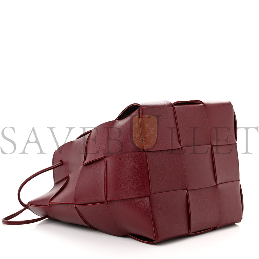 BOTTEGA VENETA NAPPA MAXI INTRECCIATO SMALL CASSETTE BUCKET BAG BORDEAUX (18*14*13cm)